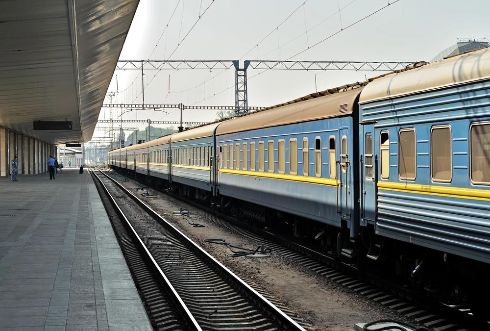 Низка поїздів затримується через пошкодження залізничної інфраструктури