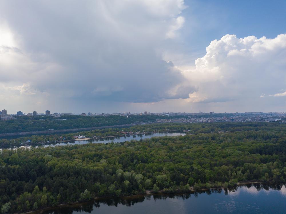 Прохолодну погоду з опадами прогнозують сьогодні у Києві