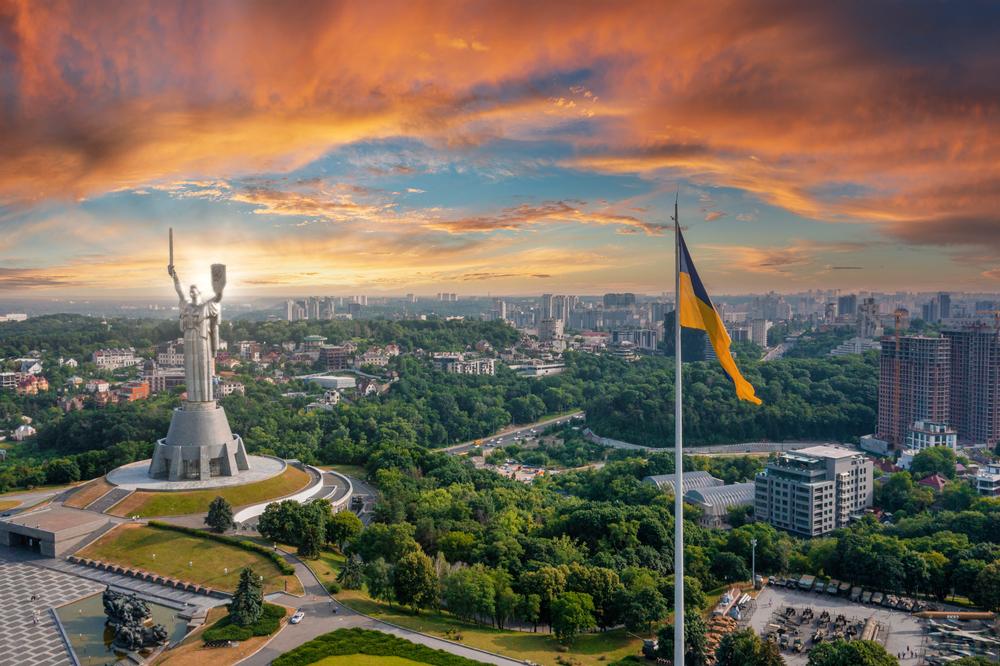 Мінливу погоду прогнозують сьогодні на Київщині