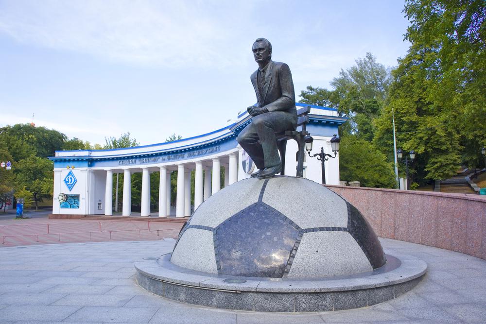 У Києві не планують зносити пам’ятник Лобановському – це черговий російський фейк