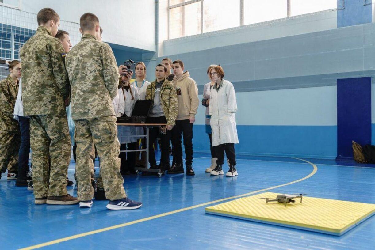 Українців готуватимуть до національного спротиву з 14 років, у вишах скасують БЗВП