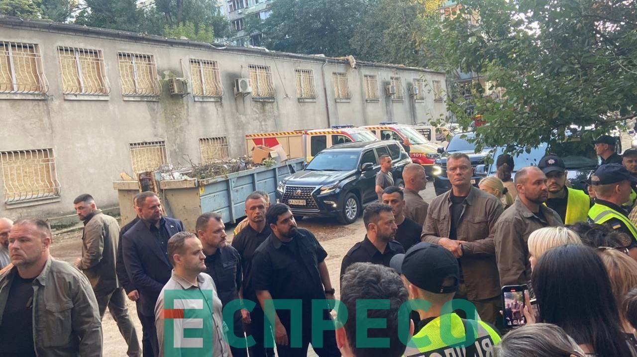 Президент приїхав на місце трагедії у Святошинському районі (відео)