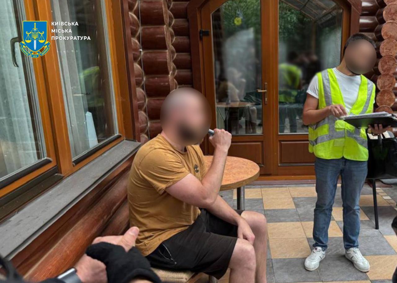 Правоохоронці України та Молдови викрили шахрайську схему з продажу авто зі США
