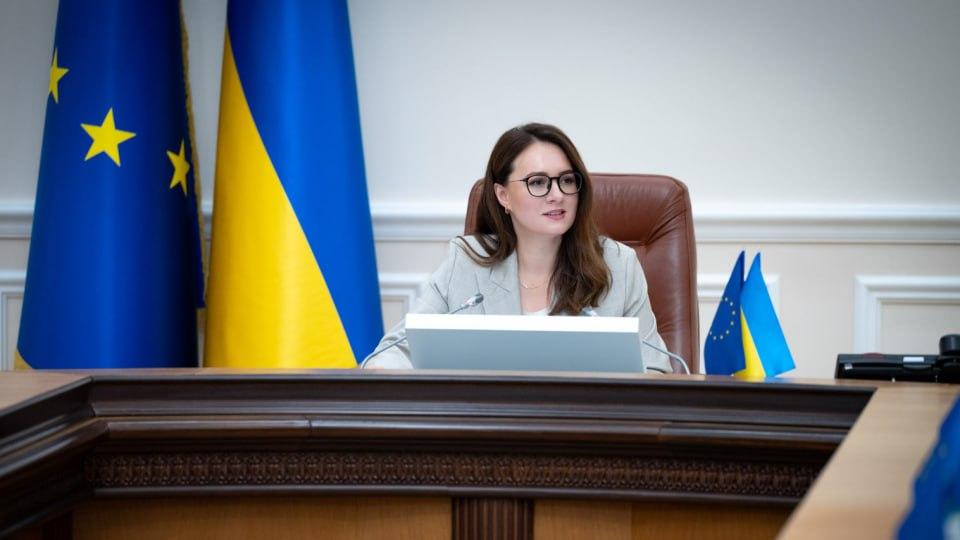 Зарплата лікарів первинної та екстреної медицини зросте до 35 000 грн