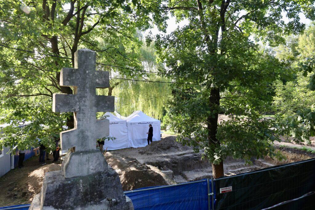 У Львові знайшли рештки близько 40 осіб під час ексгумацій