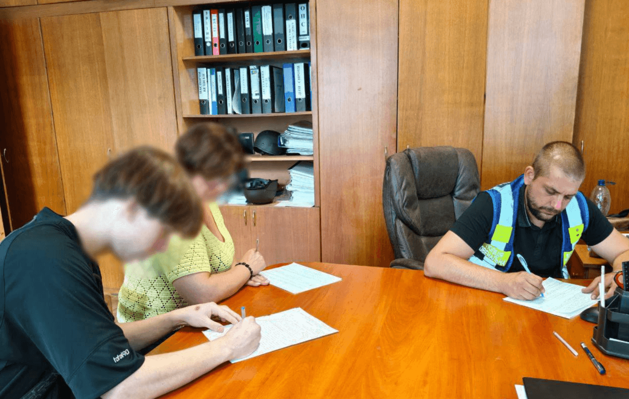 У Києві покарали батьків підлітків, які у поліцейській формі танцювали під російський реп