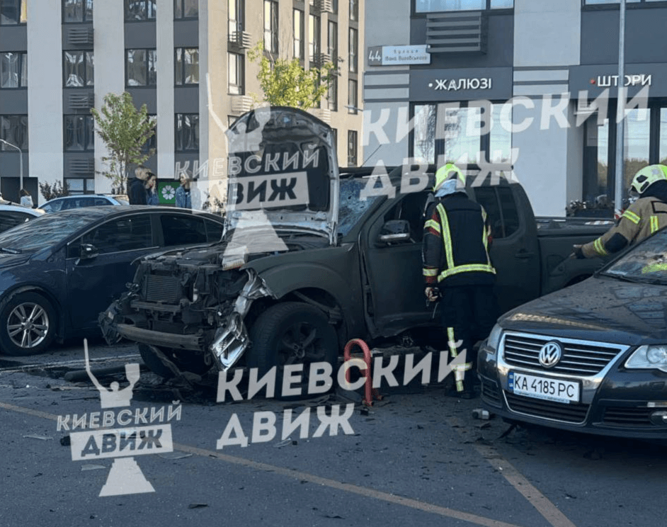 На Виноградарі стався вибух в автівці: на місці працюють слідчі