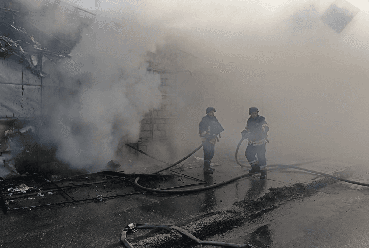 Внаслідок удару по Запоріжжю постраждали десятки людей: у місті пожежі та руйнування