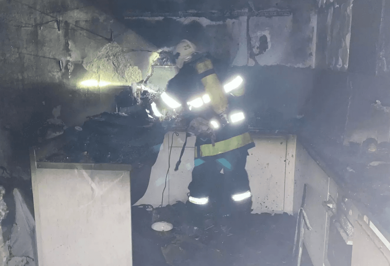 На Оболоні 35 людей евакуювали під час пожежі у багатоповерхівці
