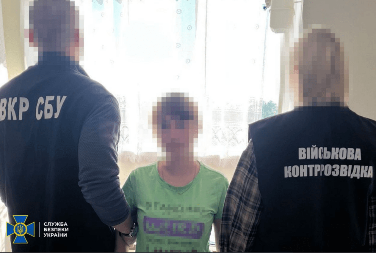 У Чернігові жінка з вікна знімала для росіян будівлю ТЦК для вчинення теракту