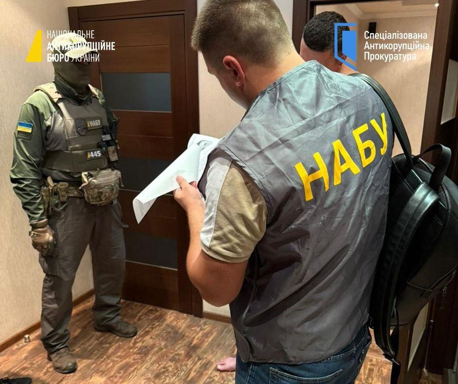 Заволодіння 18 га землі під Києвом: підозрюються екснардеп і столична забудовниця