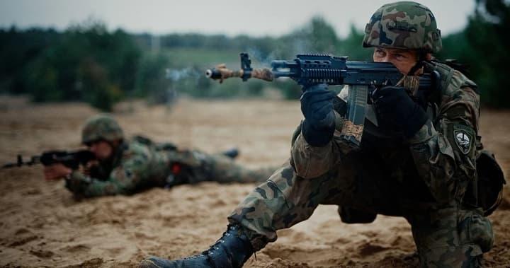 Польща мобілізує резервістів ТрО через вторгнення російських дронів