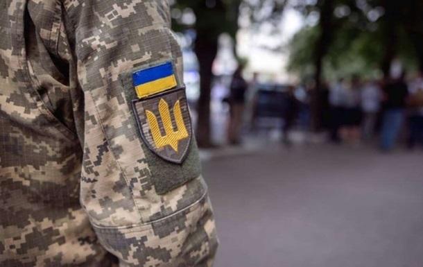 У Луцьку натовп пошкодив службове авто ТЦК