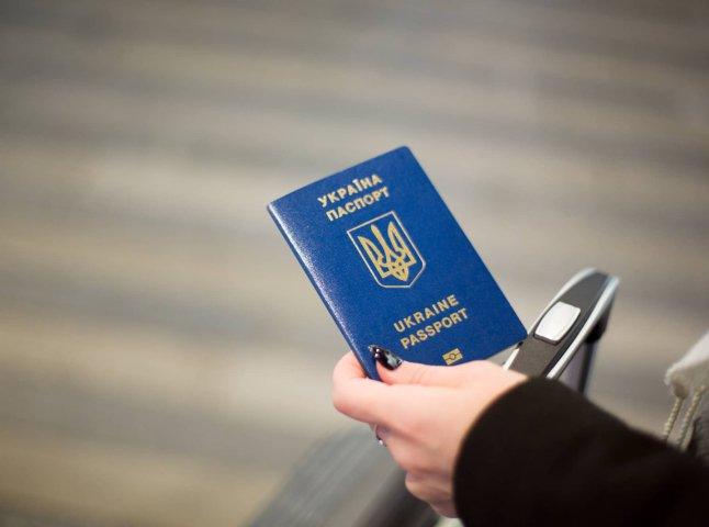 З 12 жовтня для українців зміняться правила перетину кордонів ЄС