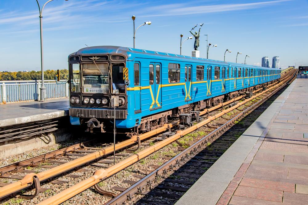 «Київський метрополітен» набирає машиністів: яку зарплату обіцяють