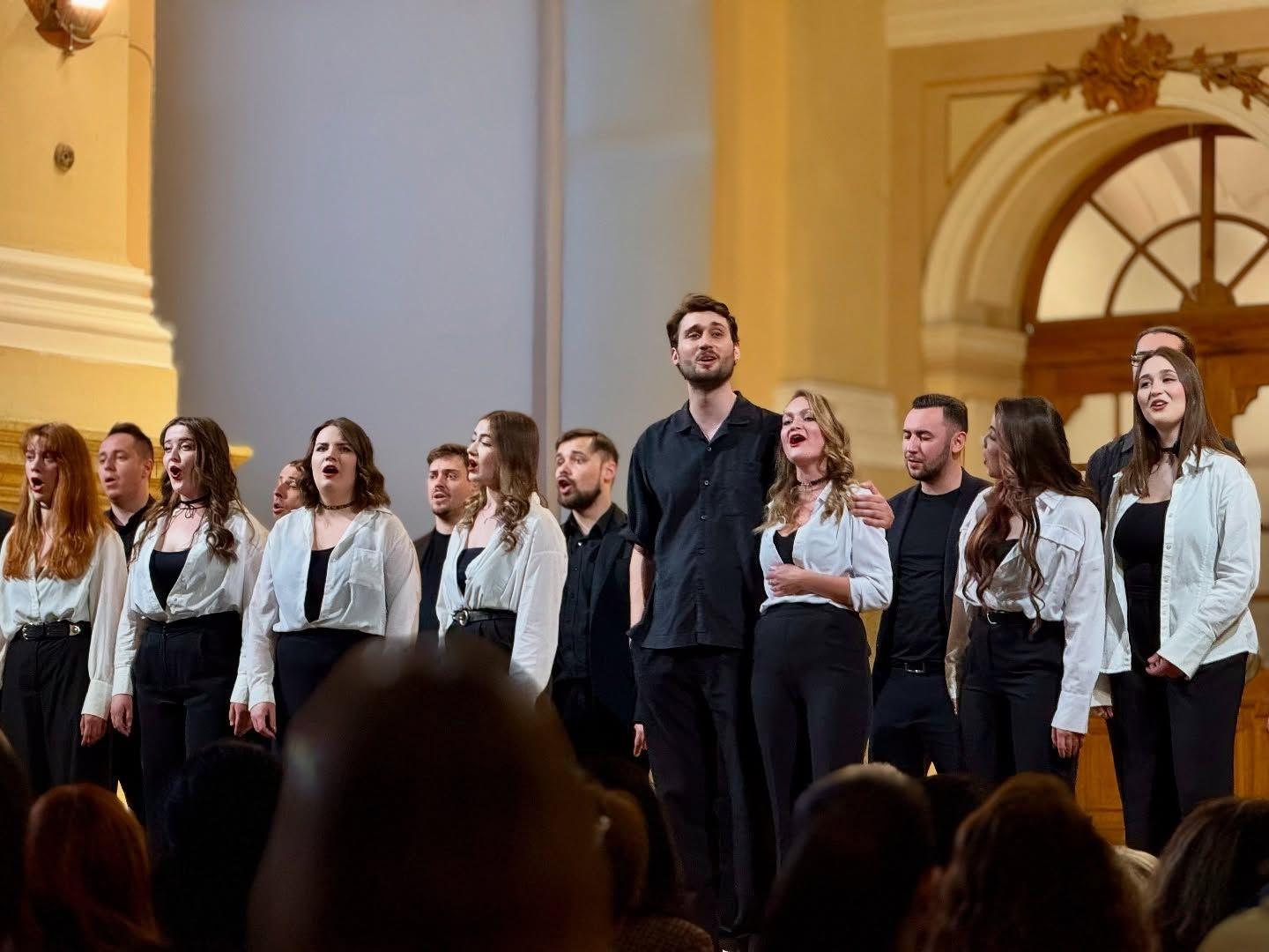 Хор “Гомін” заспівав в одному з укриттів міста Кременчук (відео)