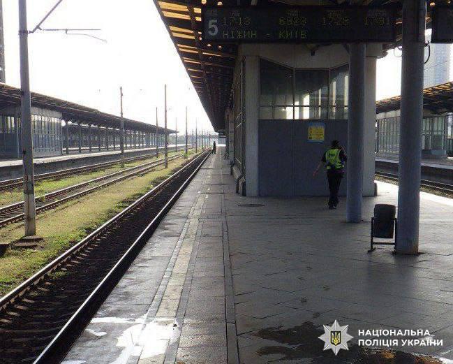 У Києві помер юнак, який вчора отримав ураження струмом, забравшись на дах електрички