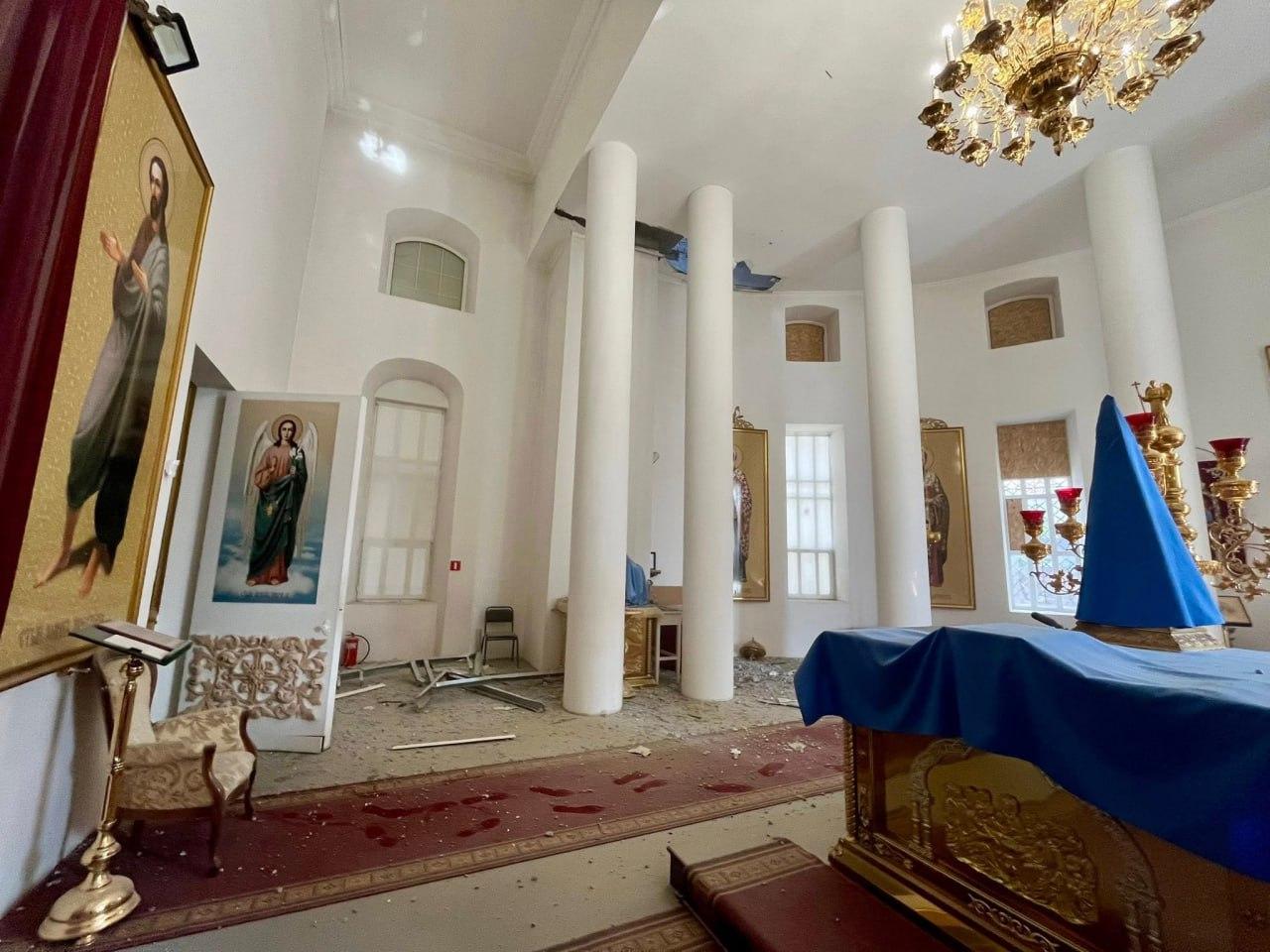 Російський снаряд влучив у собор УПЦ в Херсоні під час літургії
