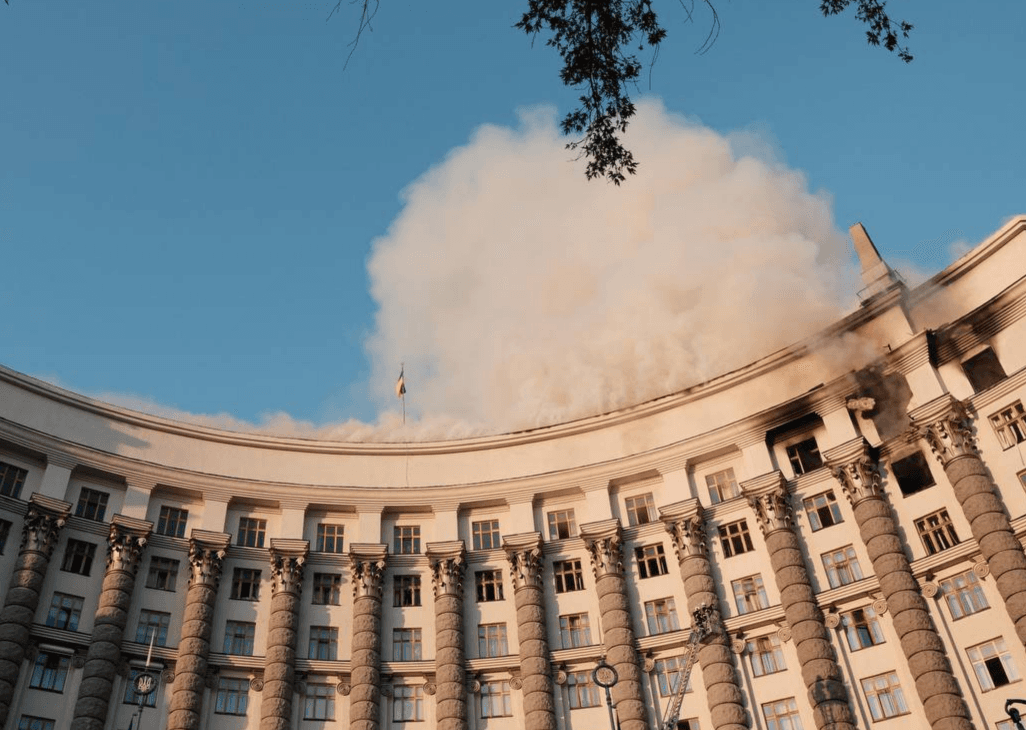 Юлія Свириденко показала, як виглядає будівля Кабміну після атаки