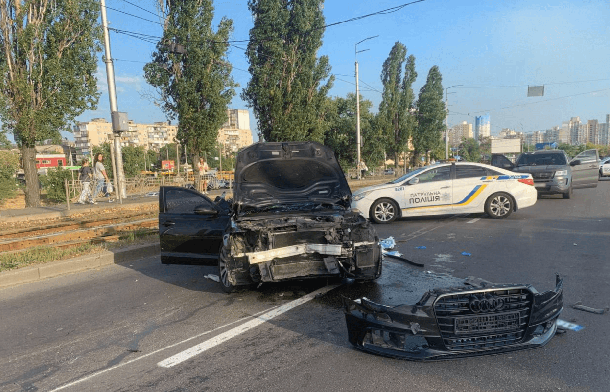 Смертельна аварія сталася на Харківському шосе: внаслідок удару спалахнула автівка