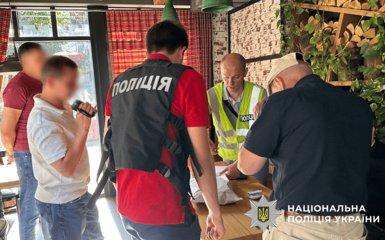 Посадовець Міноборони за гроші влаштовував призовників на критично-важливе підприємство заради бронювання