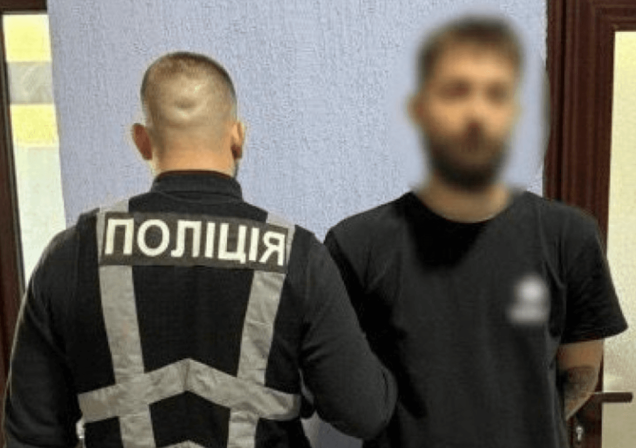 У Києві чоловік «поховав» матір, щоб виманити гроші у своєї дівчини