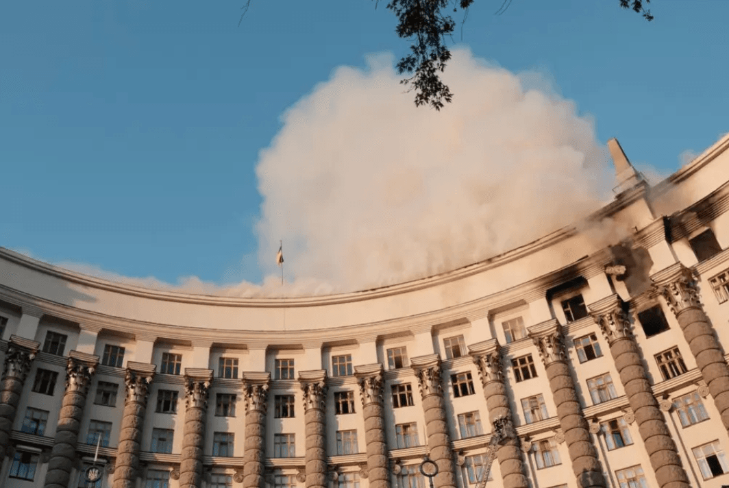 Пошкоджений внаслідок атаки Будинок Уряду поки що законсервують