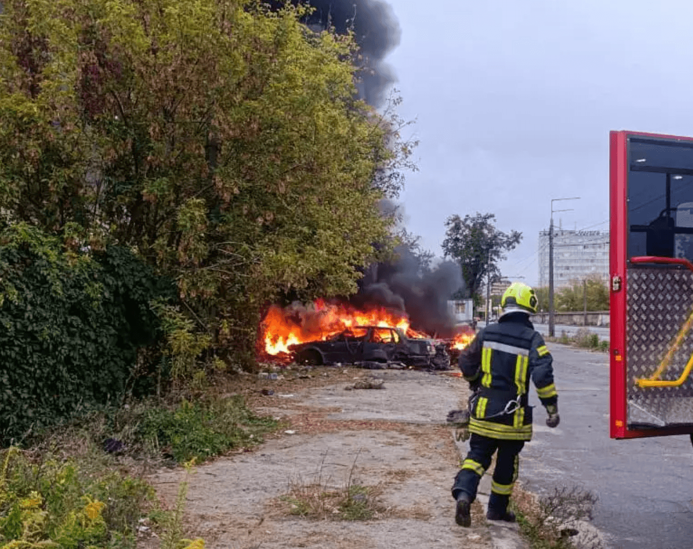 У Києві палали чотири покинуті автівки