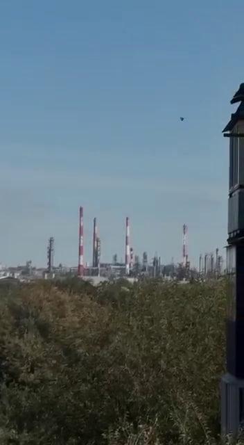 Діпстрайк на 1400 км: дрони СБУ уразили НПЗ «Орськнафтооргсинтез» у рф