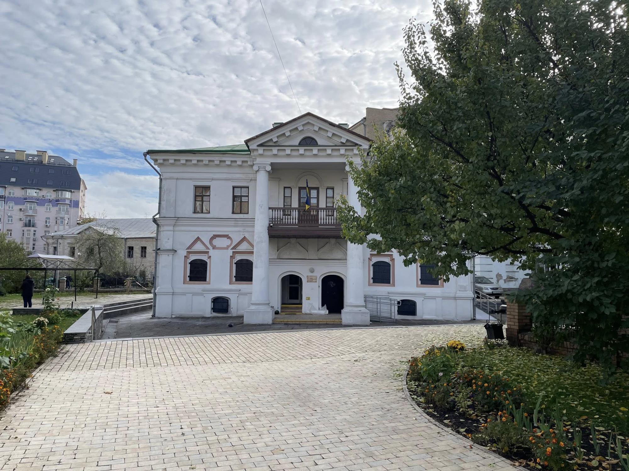 Напакований шрапнеллю шахед пошкодив Музей гетьманства
