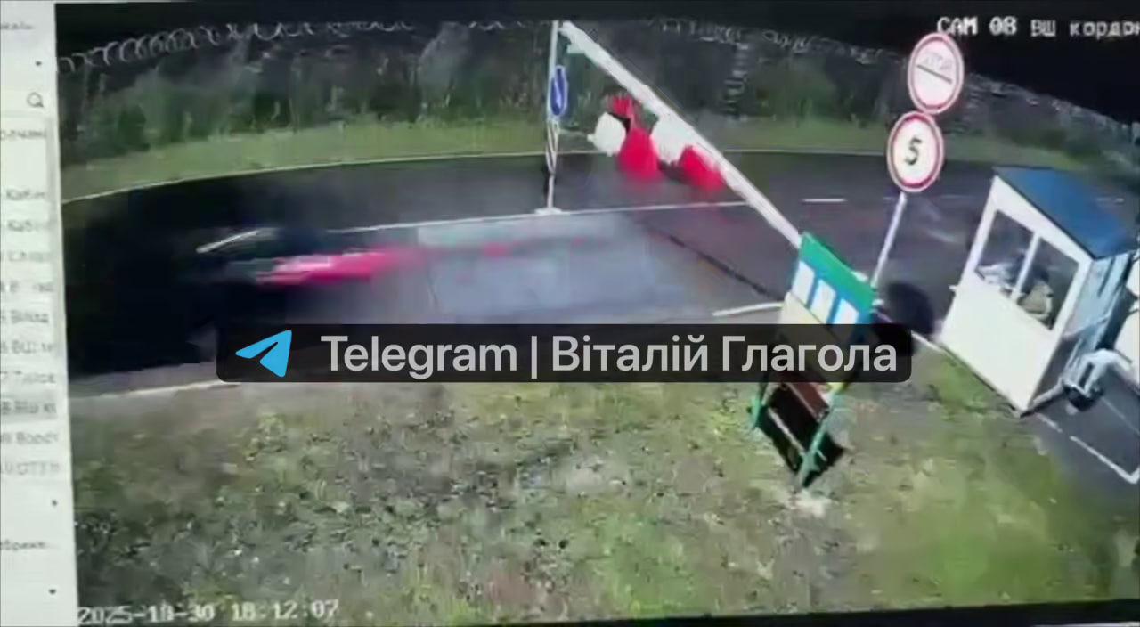 На Закарпатті чоловік на Toyota протаранив кордон і втік до Угорщини