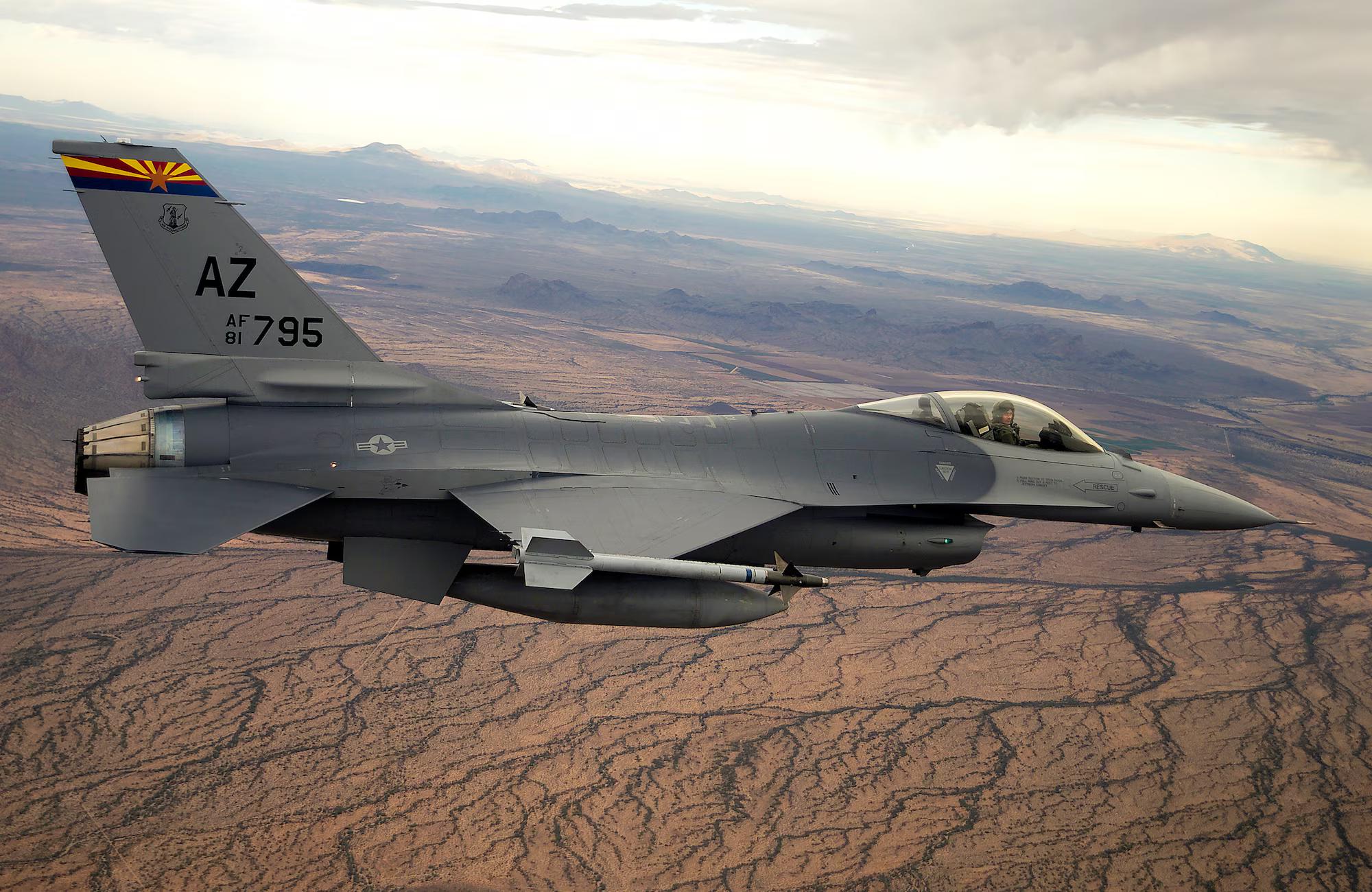 Терміни постачання F-16 Україні від Бельгії знову відкладаються: міністр назвав 2026 рік