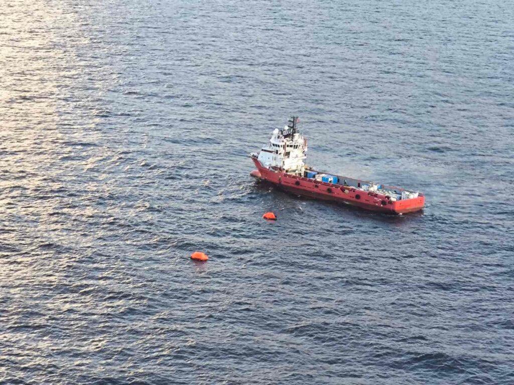 У Чорному морі затонуло вантажне судно, яким плили українські моряки