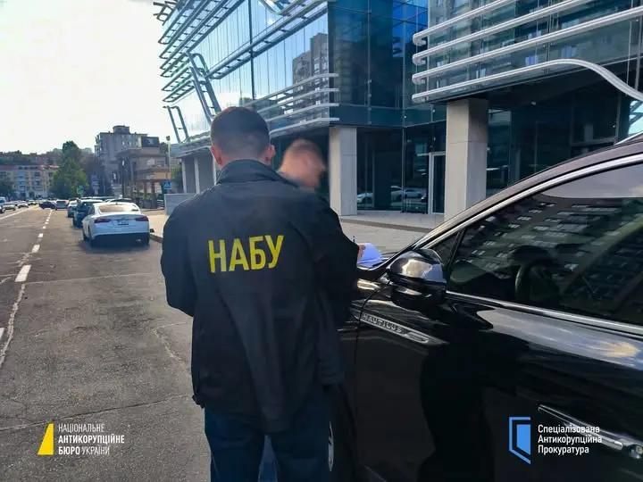 Корупція на будівництві житла для військових: посадовця Міноборони взяли під варту