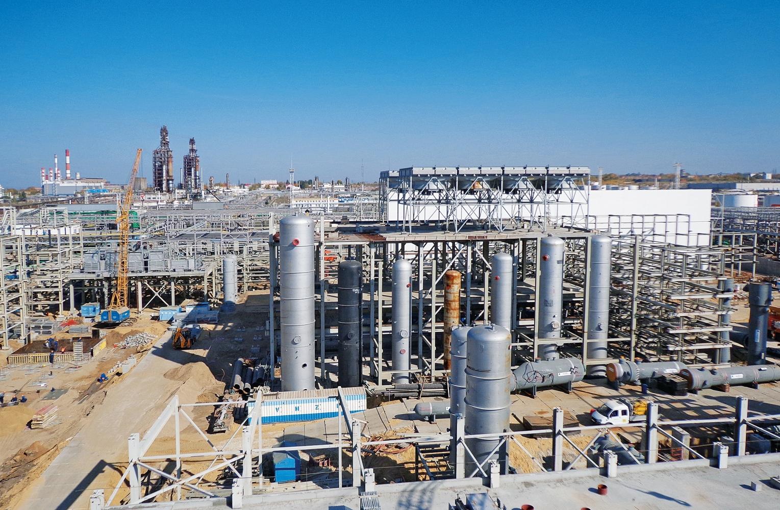 Новокуйбишевський НПЗ у Росії зупинив переробку нафти після атаки безпілотників