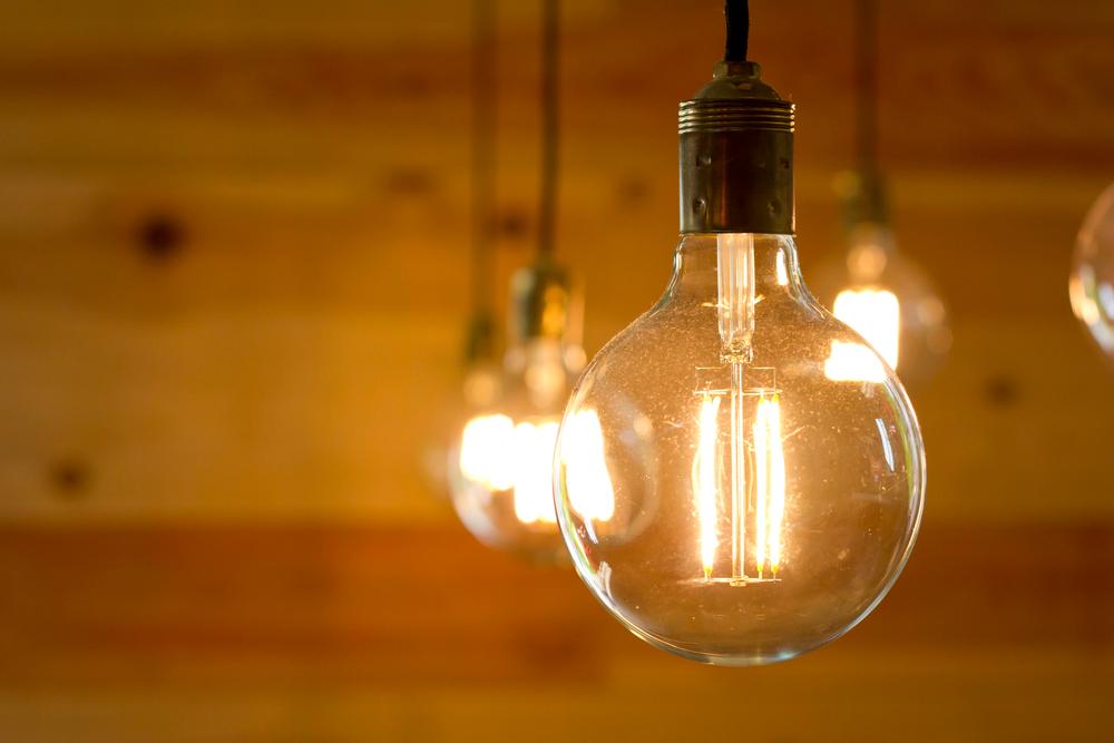 Погодинні відключення скасовані: українців просять ощадливо споживати електроенергію