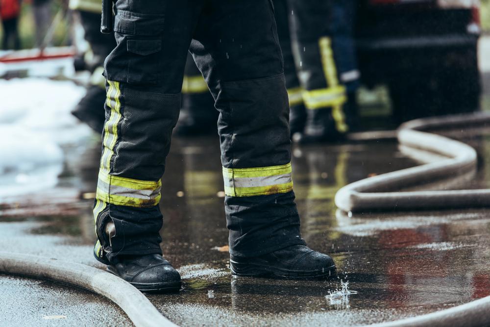 Нічна атака на Київщину: на недіючому підприємстві спалахнув автомобіль з цистерною
