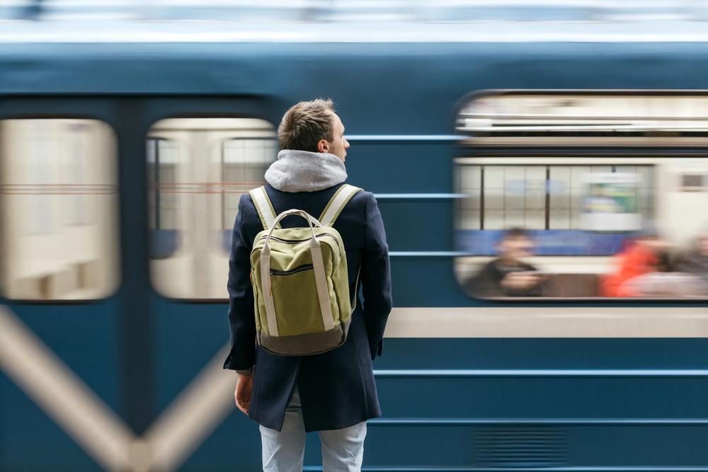 Після обстрілу у столиці частково не працює метро, а громадський транспорт курсує зі змінами 