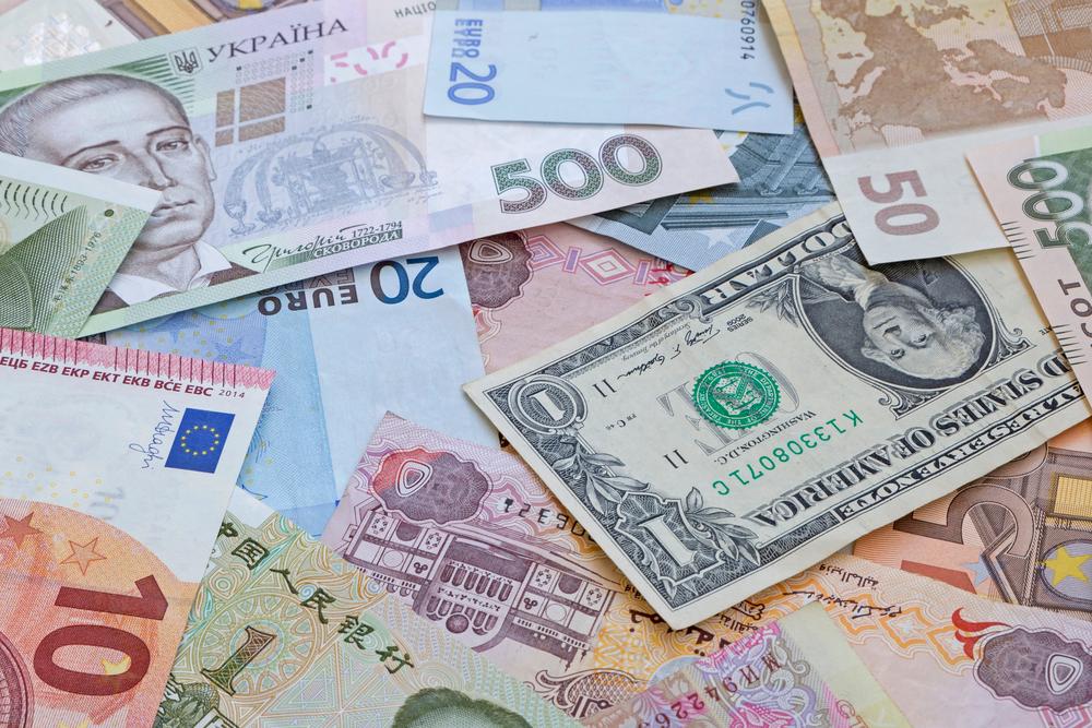 Євро продовжує падіння: де зараз вигідно обміняти валюту