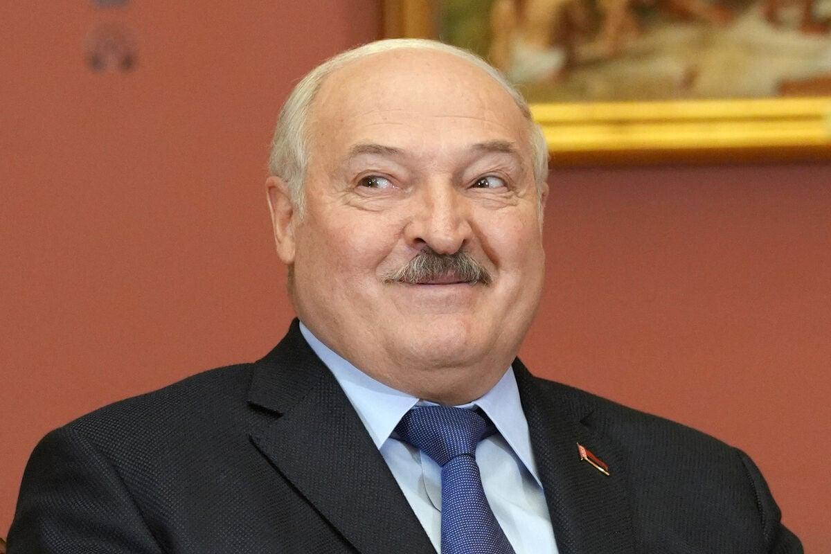 Лукашенко підняв війська Білорусі по тривозі для перевірки бойової готовності