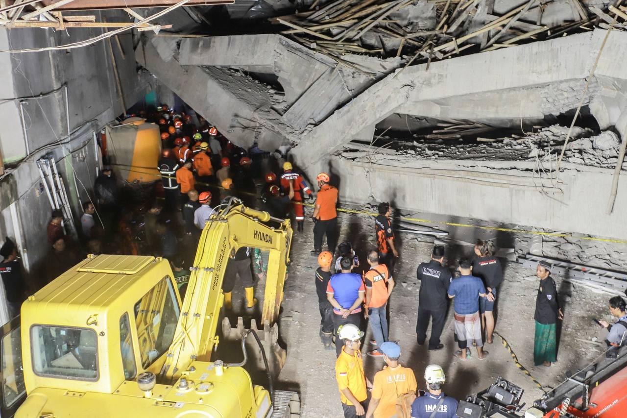 В Індонезії відомо про 36 загиблих учнів після обвалу будівлі школиі-інтернату, ще 27 – шукають