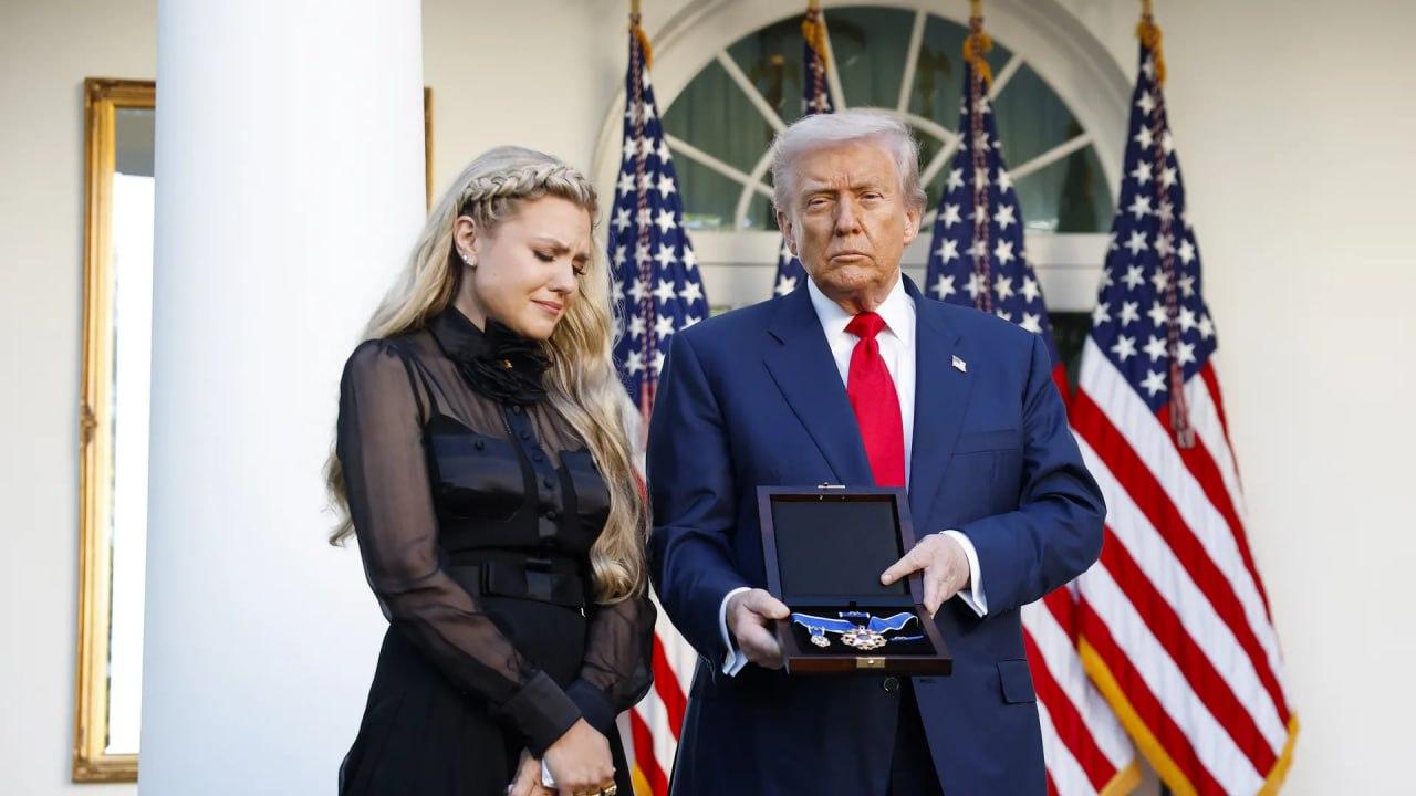 Трамп посмертно нагородив Чарлі Кірка Президентською медаллю Свободи