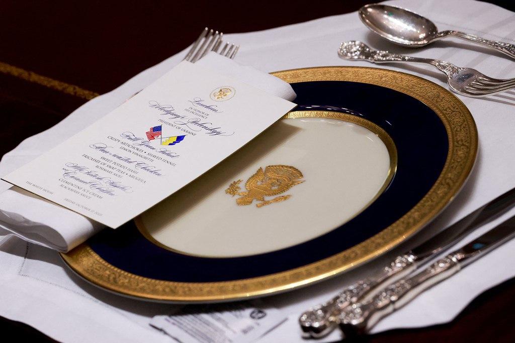 Перемовини у США: стало відомо, чим Трамп годуватиме Зеленського