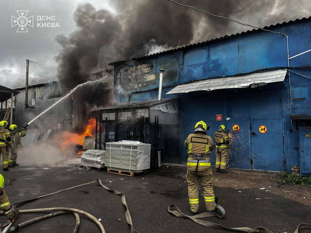 На правому березі столиці горів склад