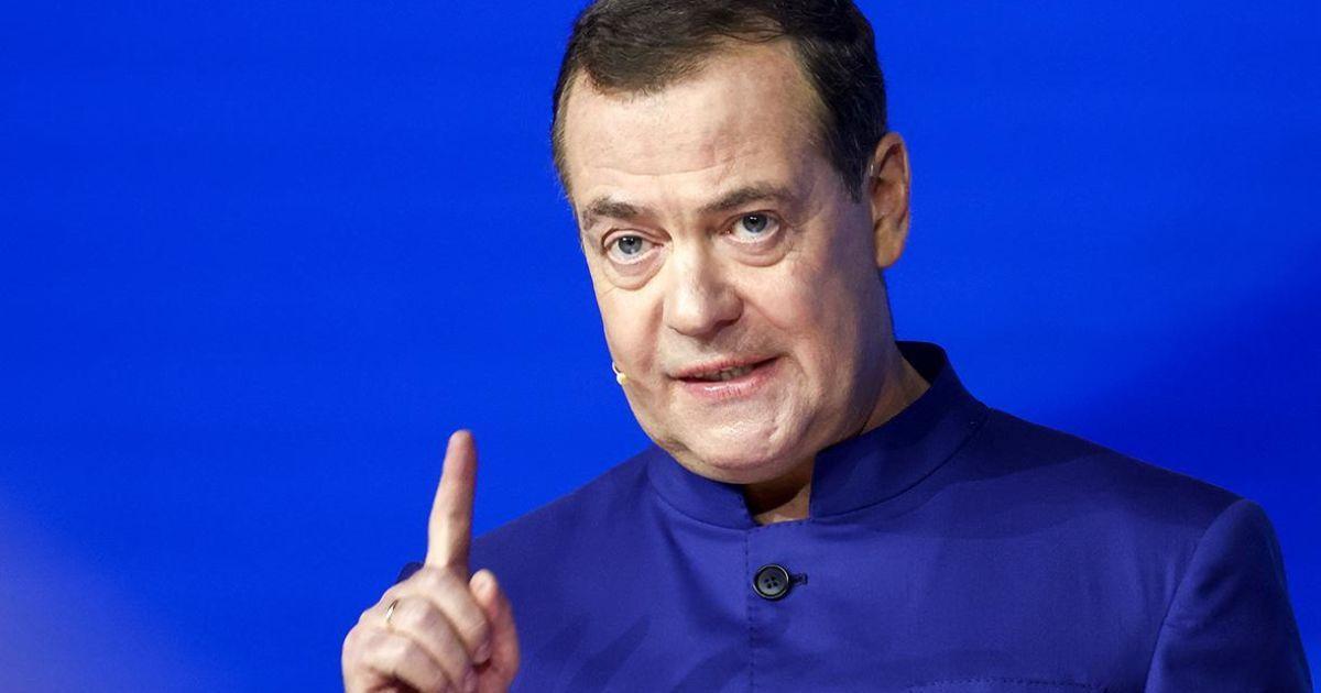 Медведєв відреагував на скасування зустрічі Трампа та путіна: «США встали на шлях війни з росією»
