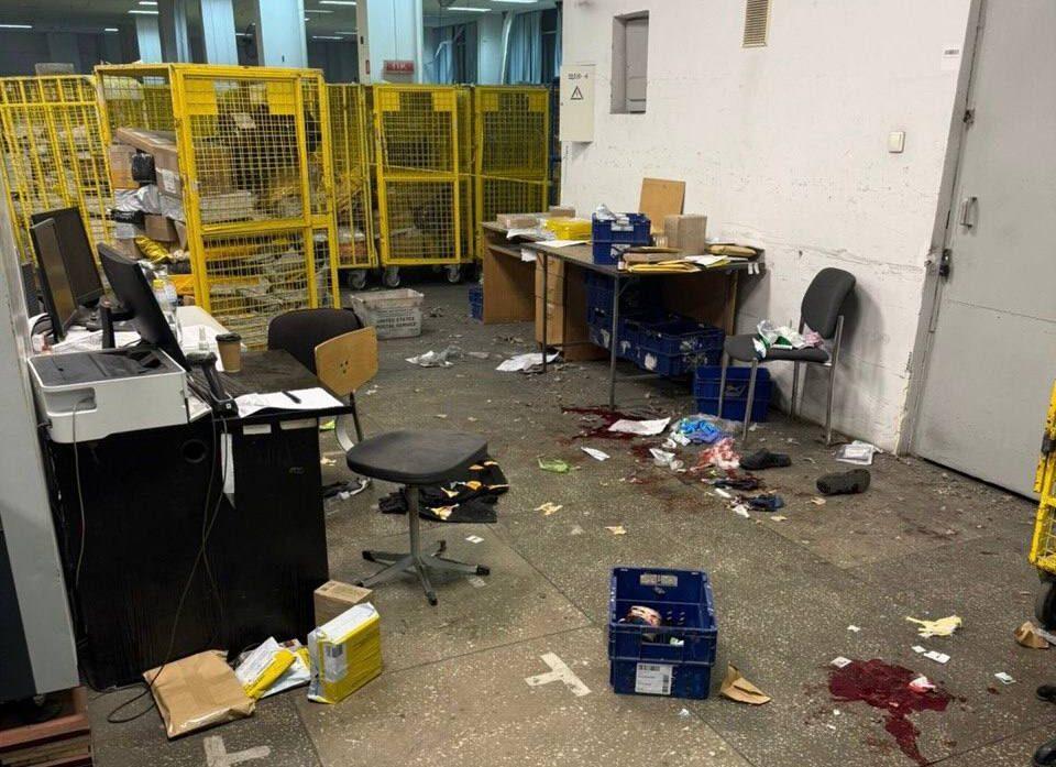 Від вибуху в “Укрпошті” постраждали два митники і троє співробітників відділення