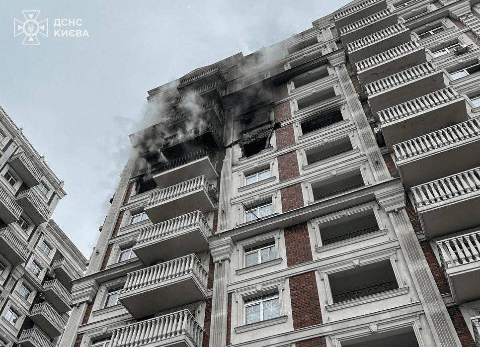 У столиці загорівся елітний ЖК «Нова Англія»: врятовано 12 людей, серед них – діти