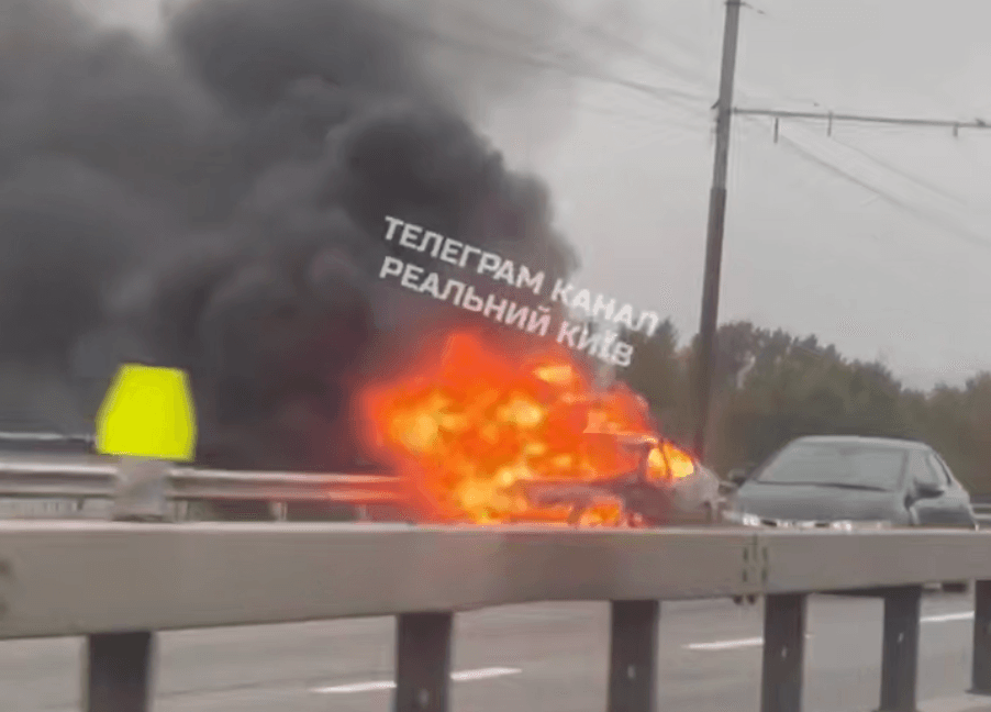 На Північному мосту на ходу загорілась автівка