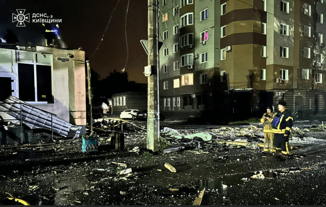 Частково знеструмлені Броварський та Бориспільський райони: внаслідок обстрілів є руйнування 