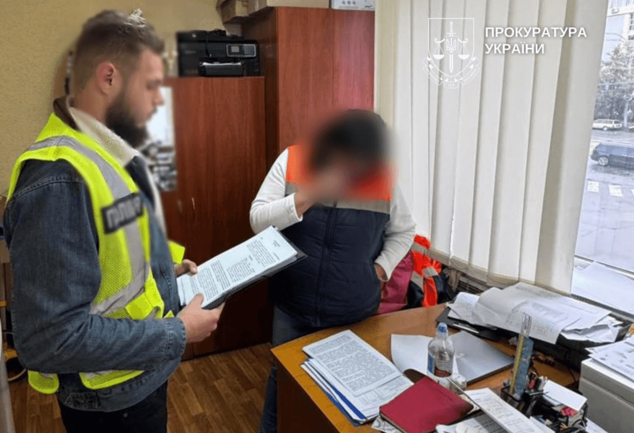 У Солом’янському районі посадовиця переплатила за дорожню сіль 2 млн гривень